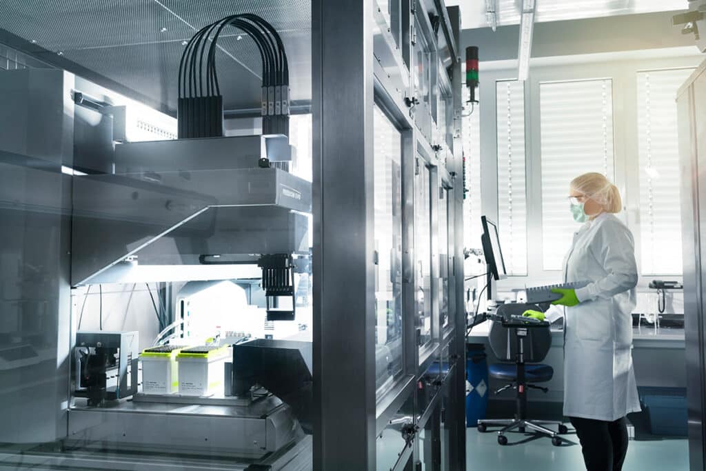 A scientist working in BioNTech's laboratory | BioNTech