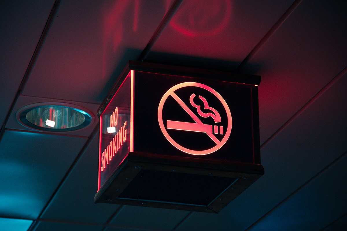 An illuminated "no smoking" sign